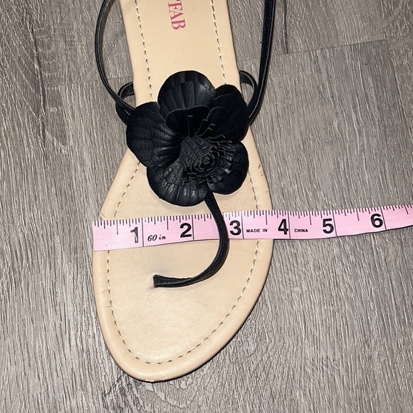Black flower flat sandals size US 7.5 - Picture 10 of 11